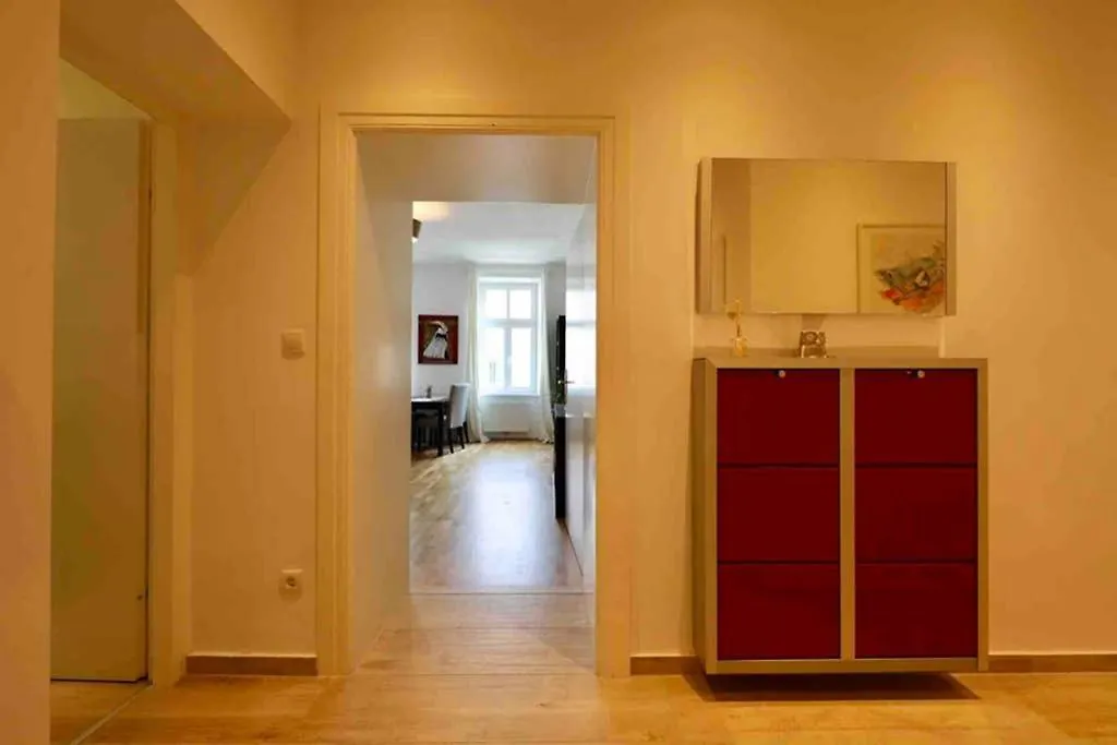 Spacious 1 Bedroom City Apartment Belvedere Vienna