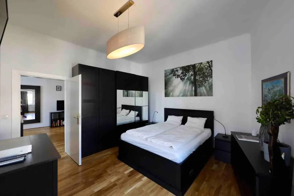 Spacious 1 Bedroom City Apartment Belvedere Vienna Austria